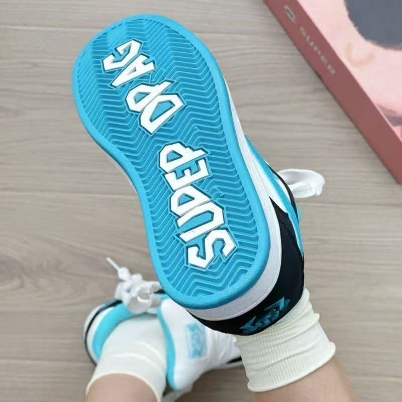2025 Black and White Panda Skate Shoes Ins Original Trendy Lightning Bread Shoes Casual Versatile White Shoes Women's