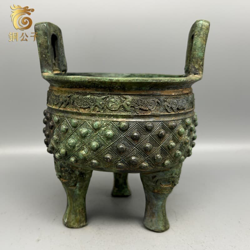 Factory Direct Nipple Pattern Round Tripod Ancient Bronze Ware Office Decoration Hook Pattern Tripod Business Opening Gift