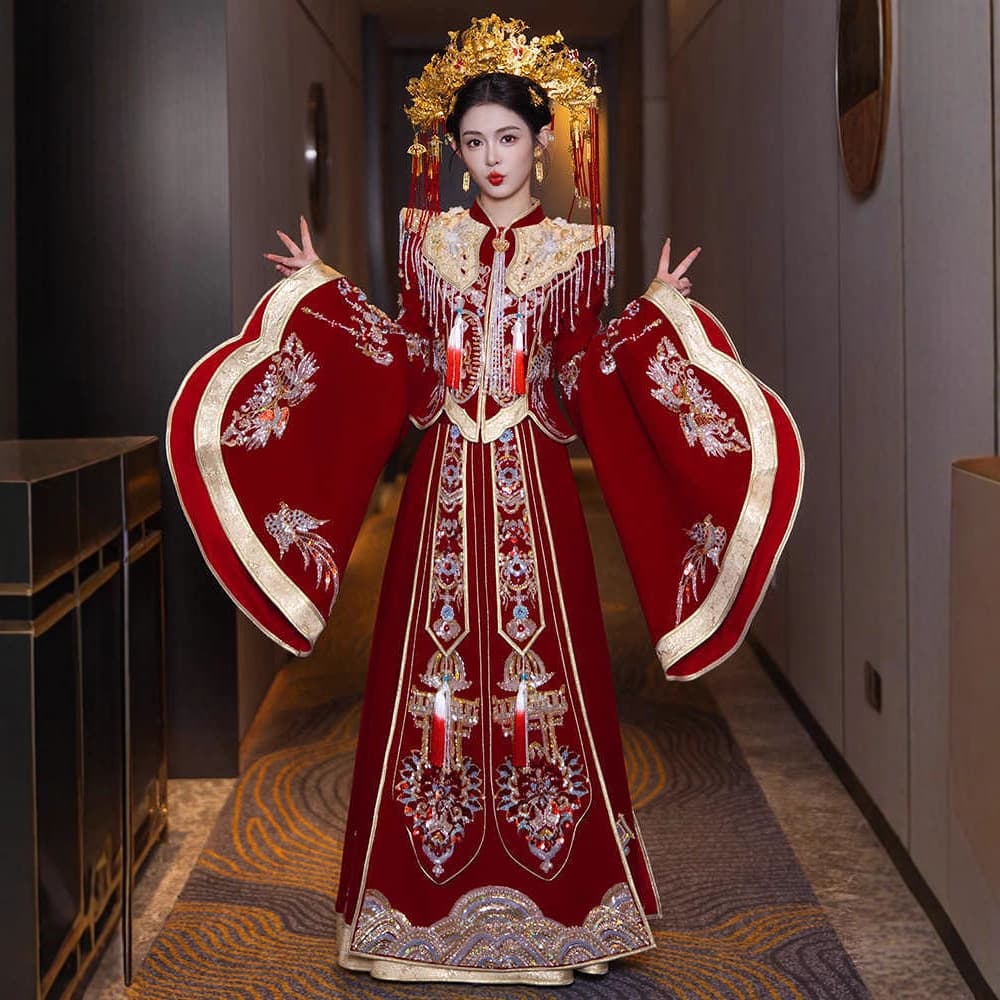 2025 New High-End Hanfu Xiuhe Wedding Dress, Bride's Wedding Banquet Attire, Chinese Gown with Phoenix Crown and Xiapei
