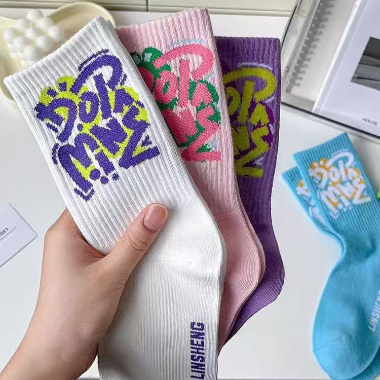 Colorful Graffiti Socks for Women and Men, Autumn/Winter Mid-Calf Fashion Socks, Trendy High-Appeal Letter Print Long Socks for Students and Couples