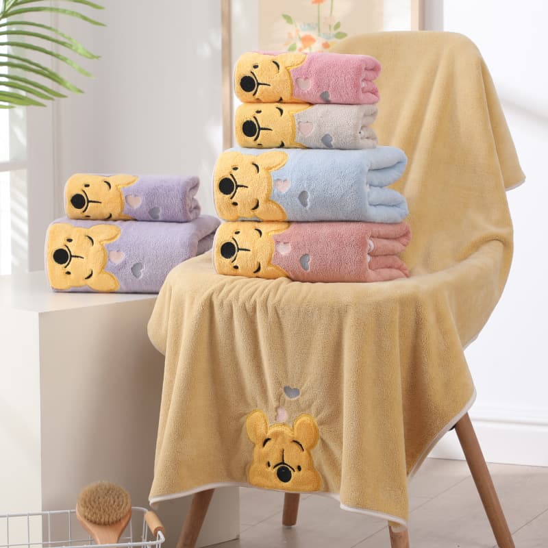 Cartoon embroidered coral fleece Winnie the Pooh towel/bath towel cover, soft and absorbent, suitable for couples, face towels, and household bath towels.
