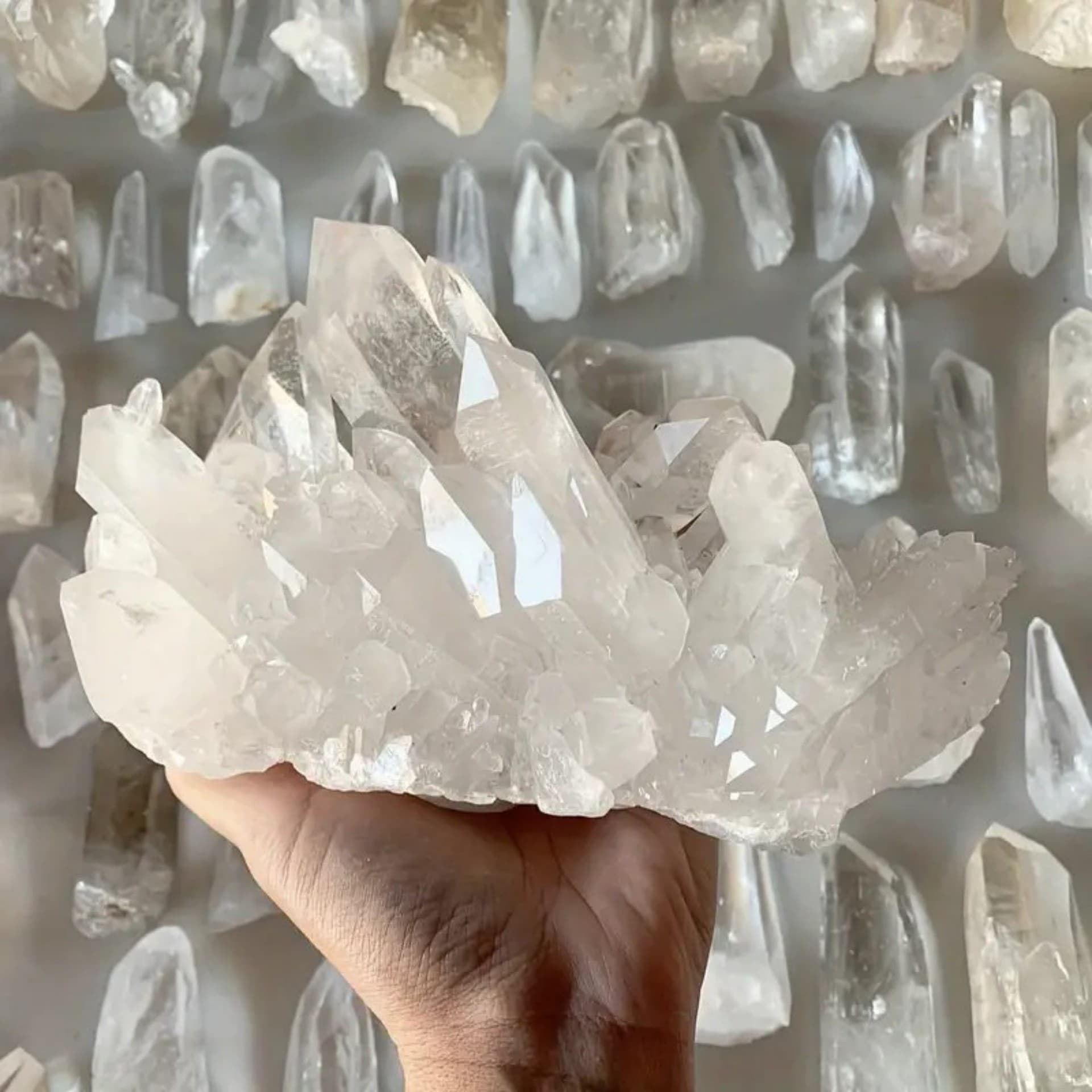 Natural crystal cluster white crystal cluster fish tank ornaments crystal crafts degaussing ornaments Donghai crystal wholesale