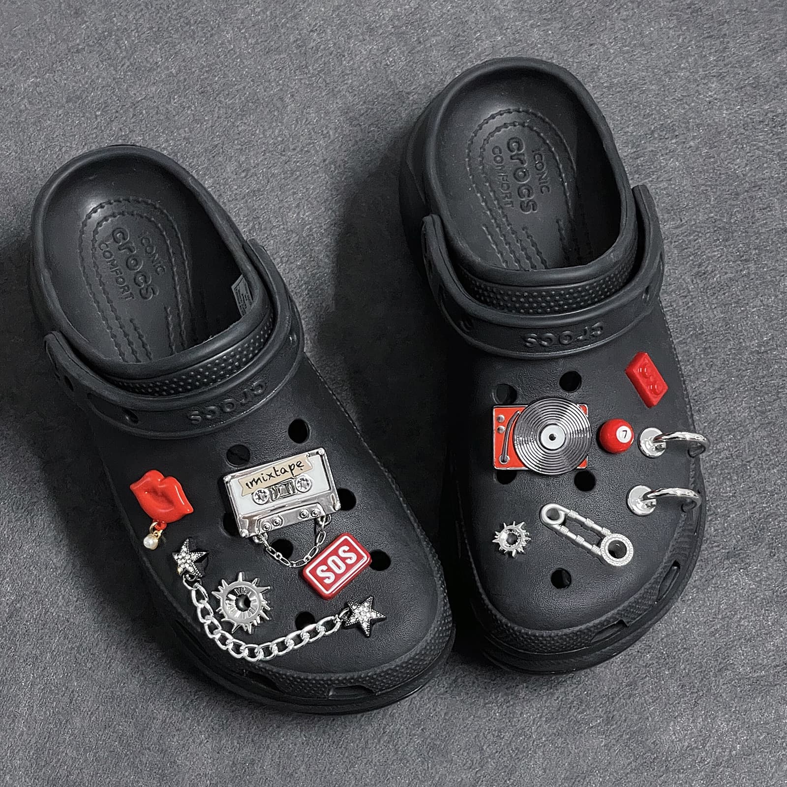 American Retro Style Shoe Buckle Tape Record Player SOS Croc Shoe Decoration Black Red Punk Star Chain Decorative Buckle