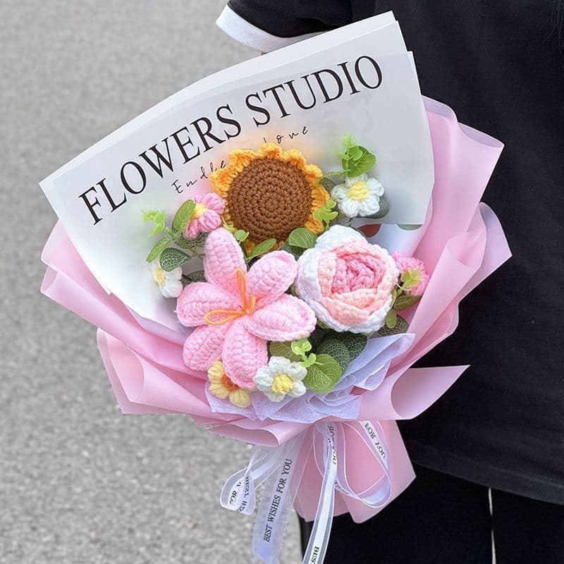 Mother's Day birthday gift knitted bouquet 520 Valentine's Day gift for girlfriend and best friend hand knitted wool bouquet