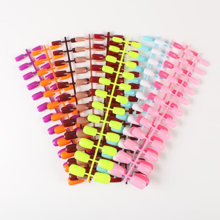 40 color options available. Wearable nail art, medium-sized square-head false nail stickers, detachable finished product, Instagram style.