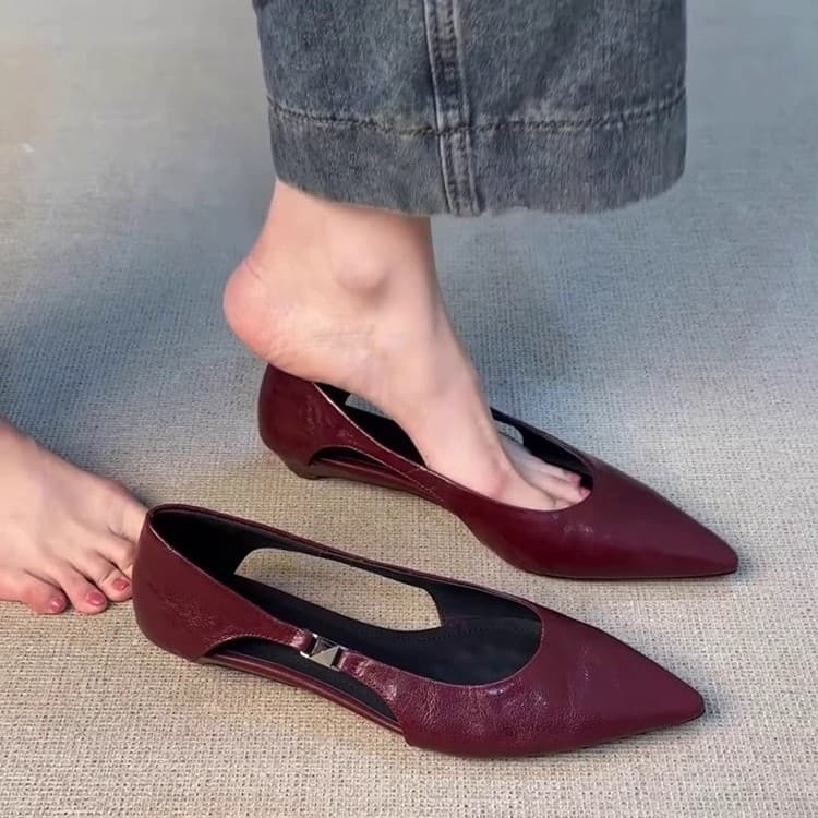Sheepskin version ~ hollowed-out flat pointed toe women's single shoes, new spring/summer style, exquisite and high-end single shoes for women.