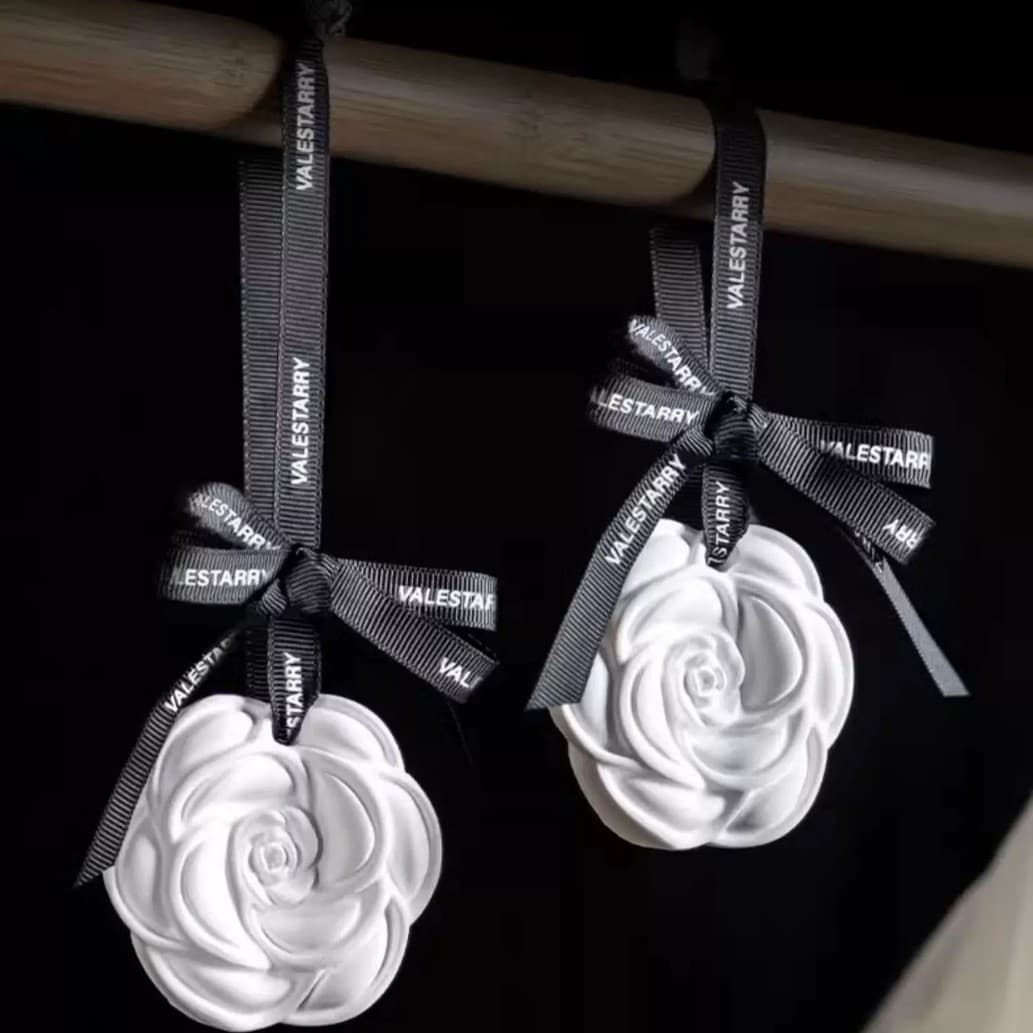Camellia gypsum aromatherapy tablets wardrobe wardrobe pendant room long-lasting incense girls car incense hanging fragrance tablet bag