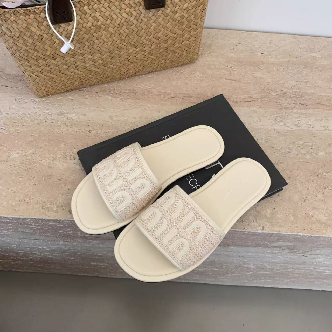 French Flat Sandals for Women Summer 2026 New Style to Match Dresses, Chic Anti-Slip Beach Flip Flops
