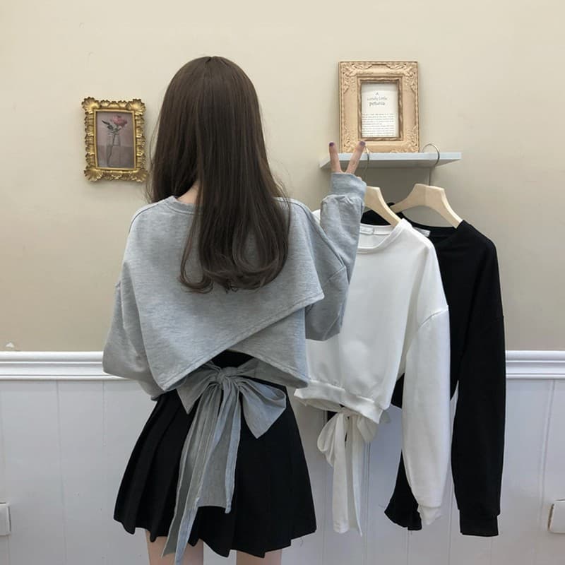 Short top for women, early spring thin 2022 new Korean-style loose design stylish long-sleeve sweatshirt, trendy on Instagram.