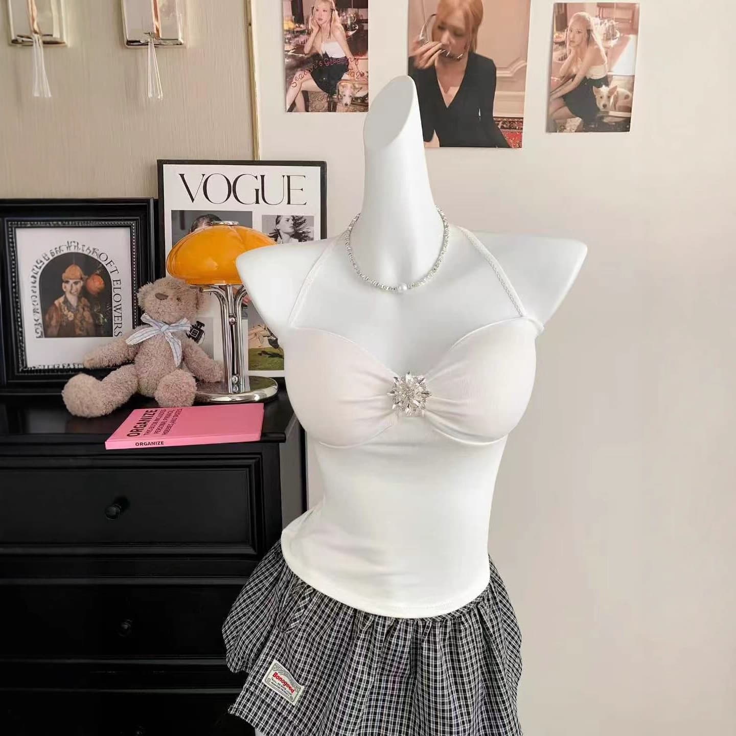 Early Autumn New Sweet Spicy Style Brushed Deep V-Neck Thermal Camisole with Padded Cups, Slimming and Back-Flattering Top for Women
