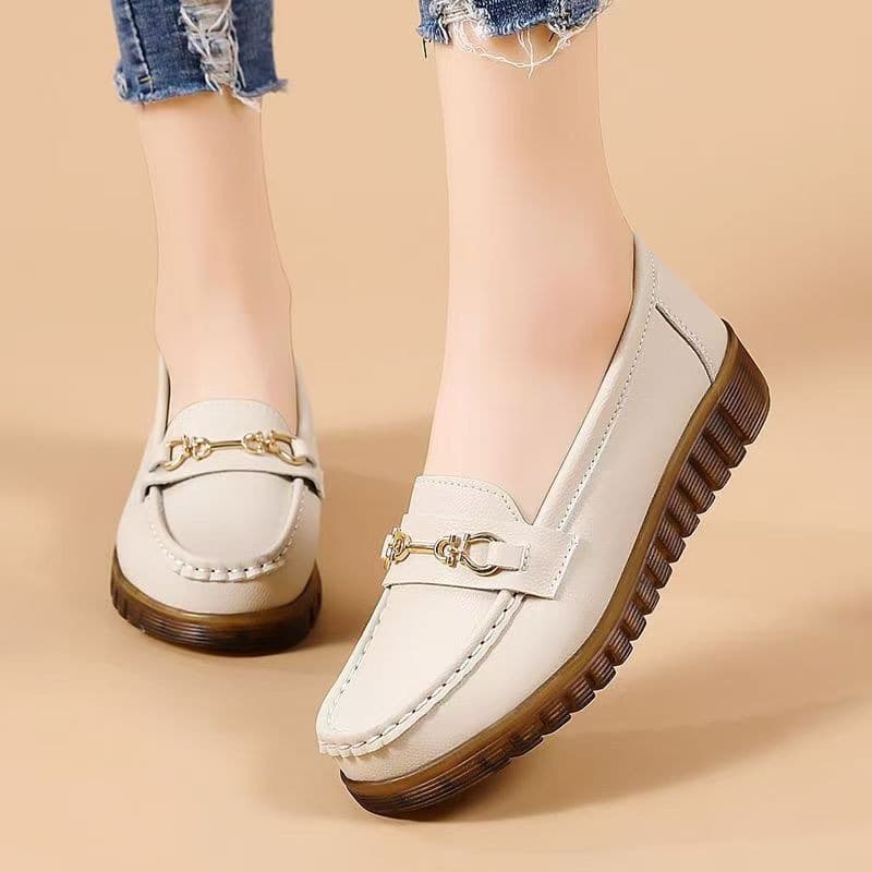 Soft Leather Loafers for Women 2026 New Soft Sole Casual Versatile Flat Shoes Mother Anti-Slip Leather Shoes