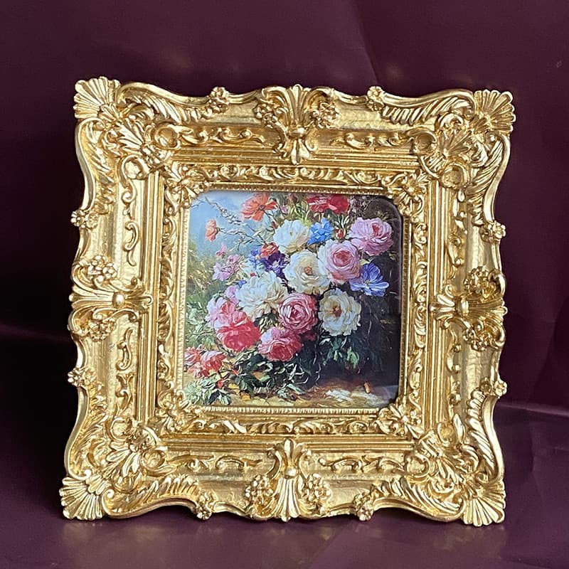European Carved Wall-Mounted Resin Photo Frame Vintage Frame European Carved Wall Photo Wall Combination Frame