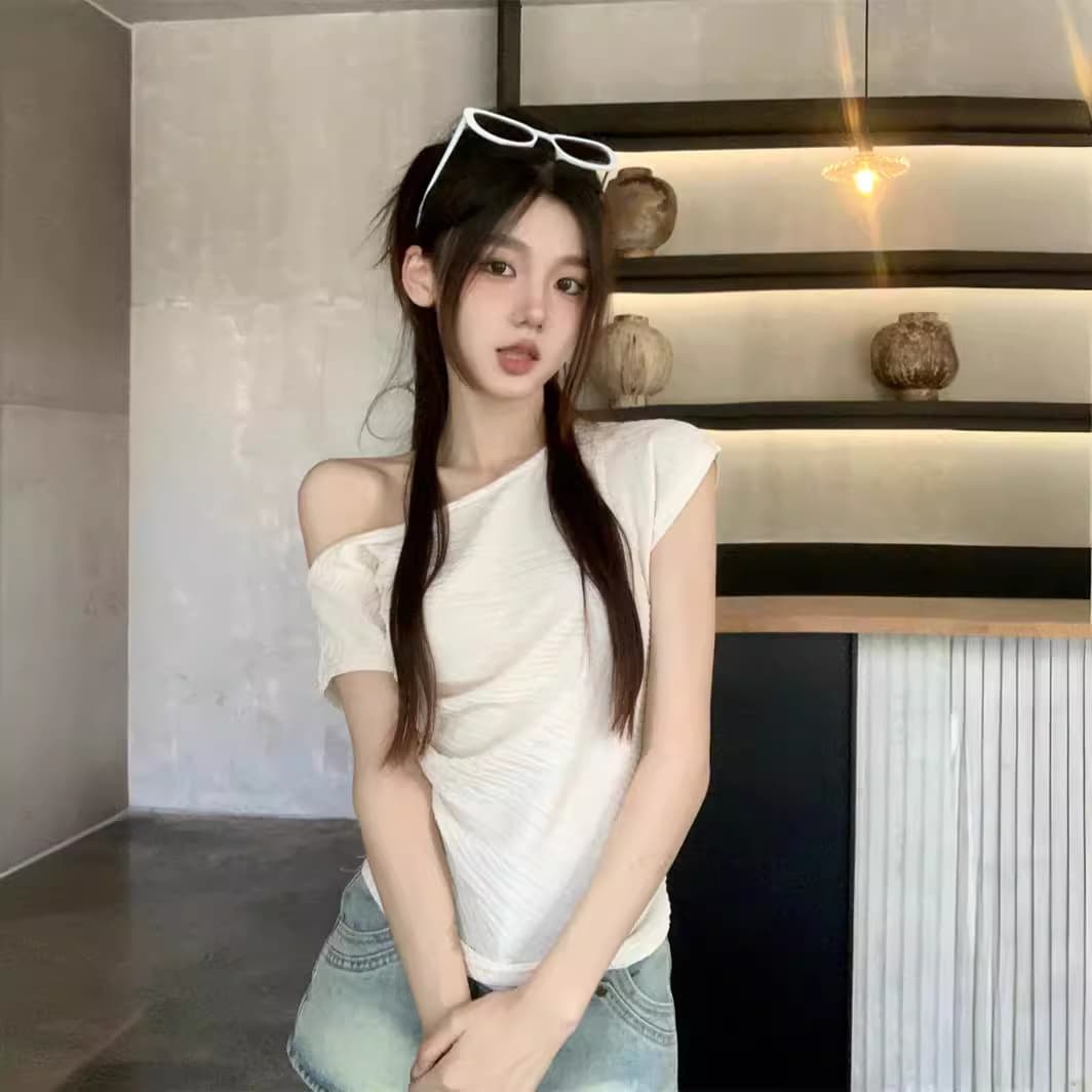 2024 Summer Textured Pleated Off-Shoulder Top for Women, Asymmetrical White Slim-Fit Short-Sleeve T-Shirt