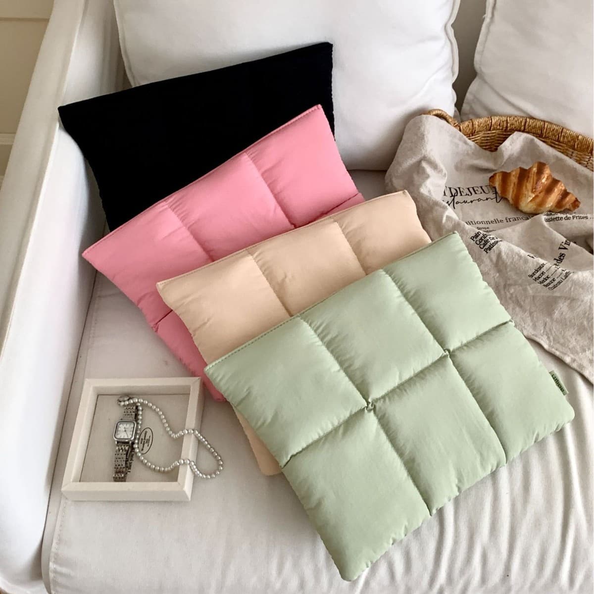 Korean-made cross-border e-commerce puff pillow laptop bag, 13-inch size, suitable for Macbook inner sleeve, shockproof storage bag.