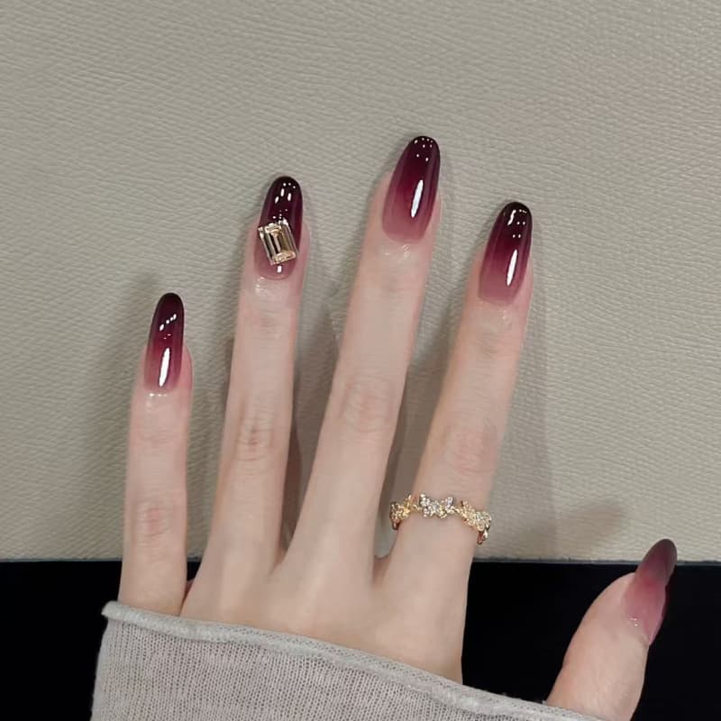 2026 Internet celebrity hot style high-end retro wine red gradient wearable nails mid-length pure whitening nail patch