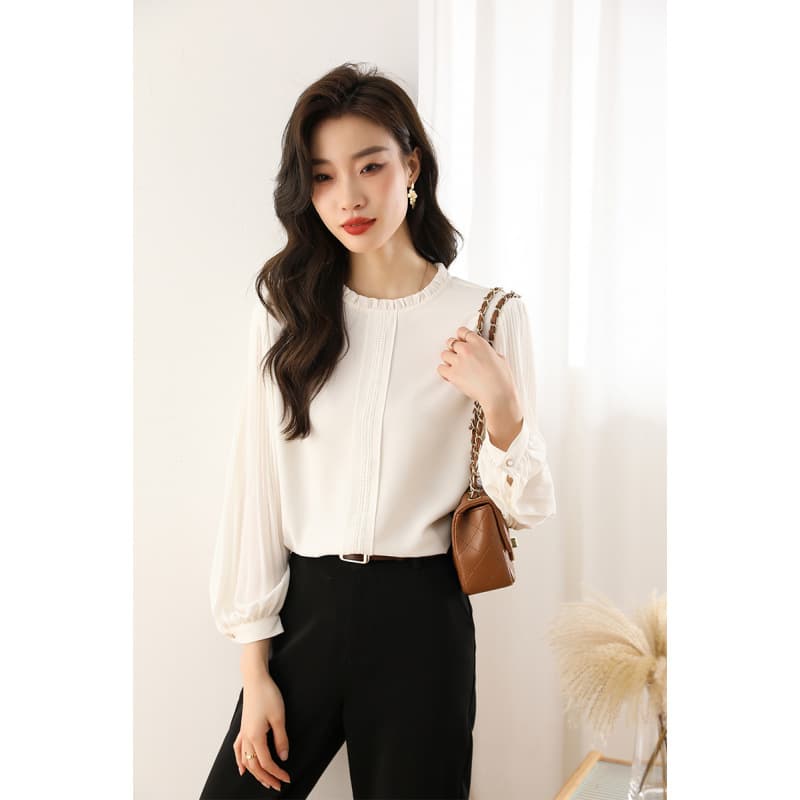 Korean style pleated puff sleeve chiffon blouse for women, 2025 new spring style, simple, fashionable and elegant long sleeve top.