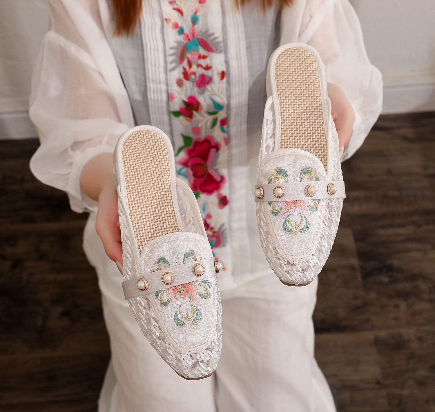 2023 Guofeng Embroidered Slippers Flat Square Toe Mesh Shoes Breathable All-match Cloth Shoes Cheongsam Shoes