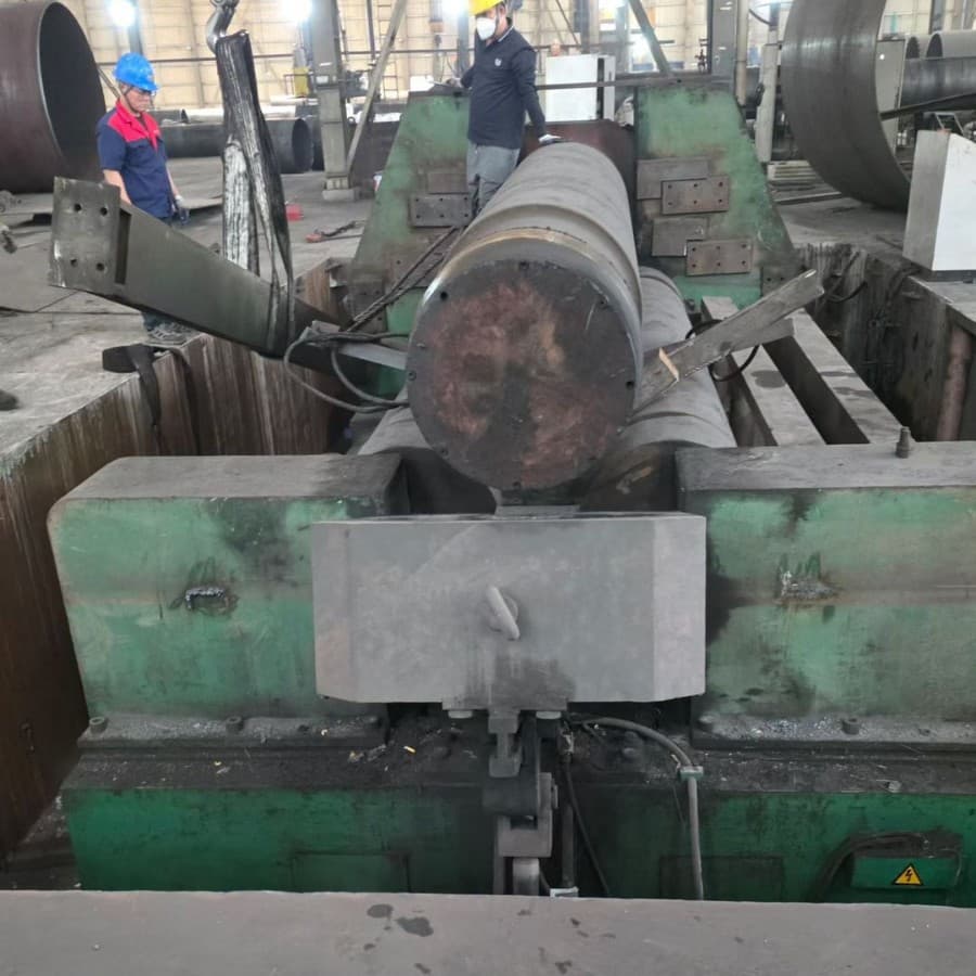 Hydraulic Down-Pull Plate Rolling Machine from Changzhi: Top roll 760, bottom roll 700, 3.3 meters wide, with planetary reducer.