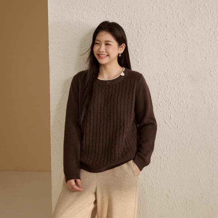 [Korean style versatile sweater] Slim and beautiful plus size women's simple temperament round neck top fat mm2025 winter new style