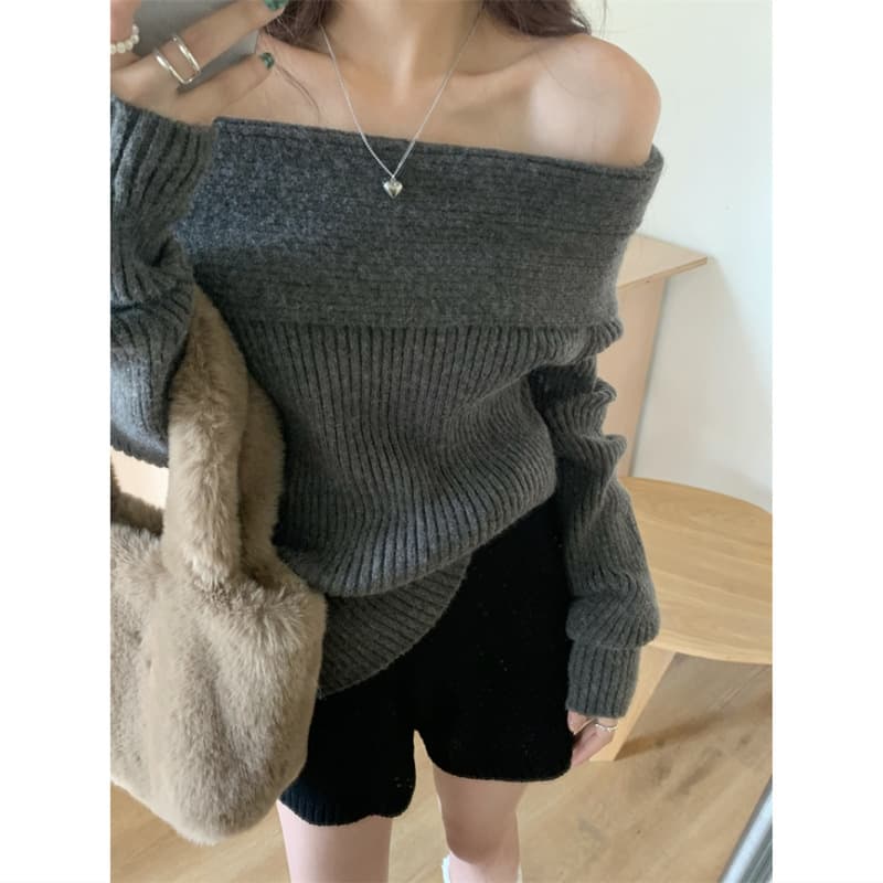 Women's Off-Shoulder Sweater with One-Shoulder Neckline, Long-Sleeve Knit Top for Spring, Autumn, and Winter, Fashionable and Stylish Layering Piece