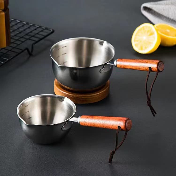 Stainless steel hot oil drizzling pot, wooden handle, small kitchen pot for heating baby food and milk, mini milk pot.