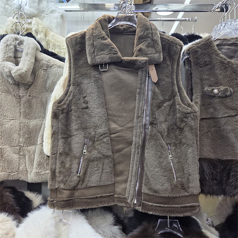Brown color versatile age-reducing vest jacket for women winter 2026 new thickened casual age-reducing vest jacket for women