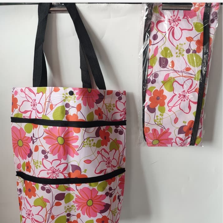 Factory direct stock of wheeled shopping carts, foldable supermarket bags, market bags, and luggage bags; logo printing available.