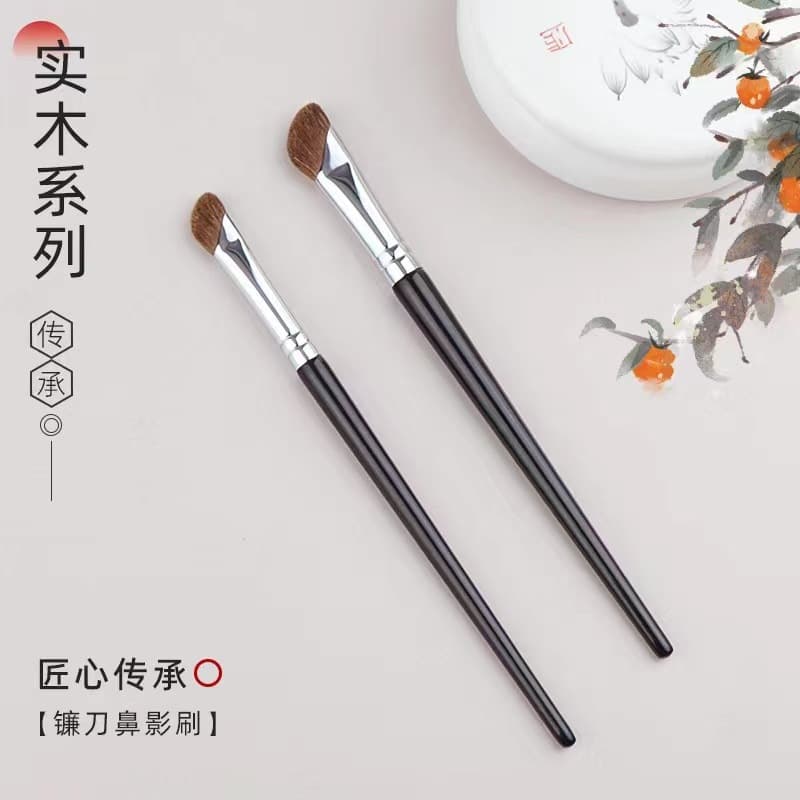Animal Hair Eye Detail Vignette Makeup Brush, Sickle Finger Belly Nose Shadow Brush, Wooden Handle Oblique Head Trim Face Vignette Brush Wholesale