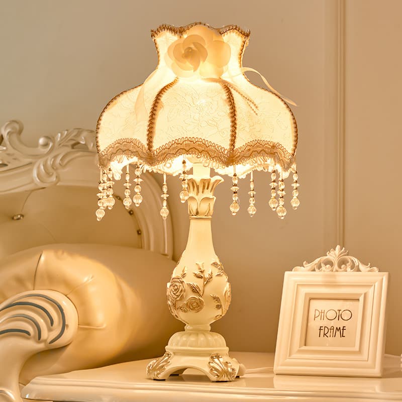 European Style Bedroom Desk Lamp Vintage Resin Eternal Light Wedding Room Princess INS Girl Lamp for E-commerce