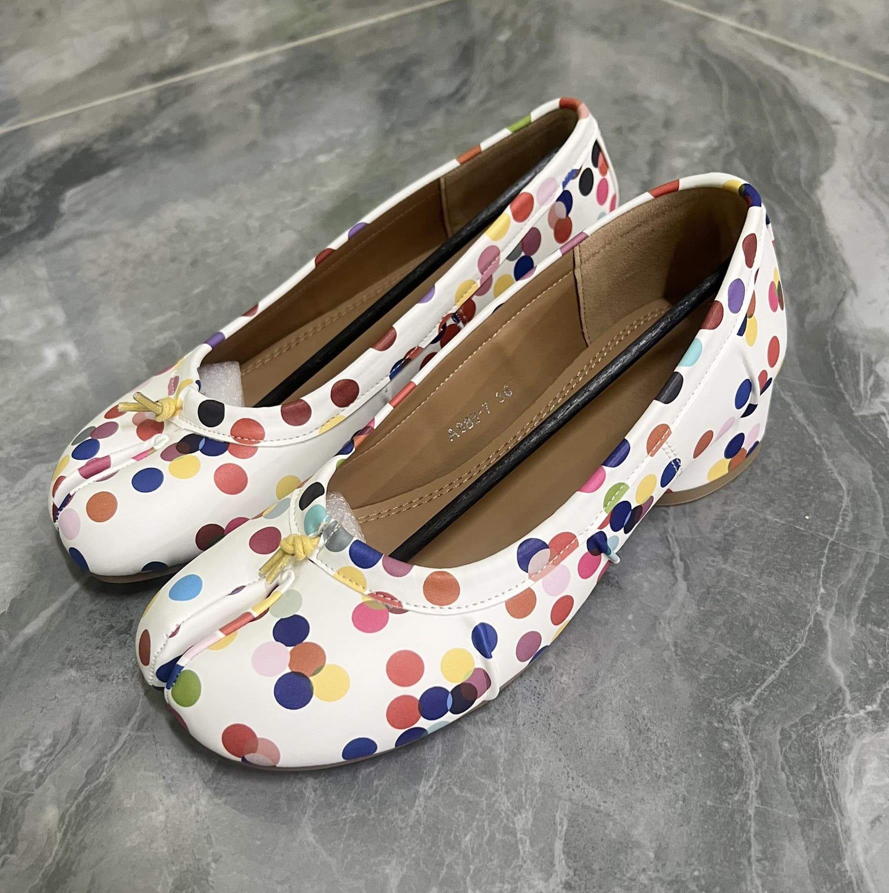 Women's Split-Toe Shoes, Size 26, New Style, Chunky Heel, Colorful Polka Dots, Fashionable, Simple, Retro, Ruched Ballet Flats