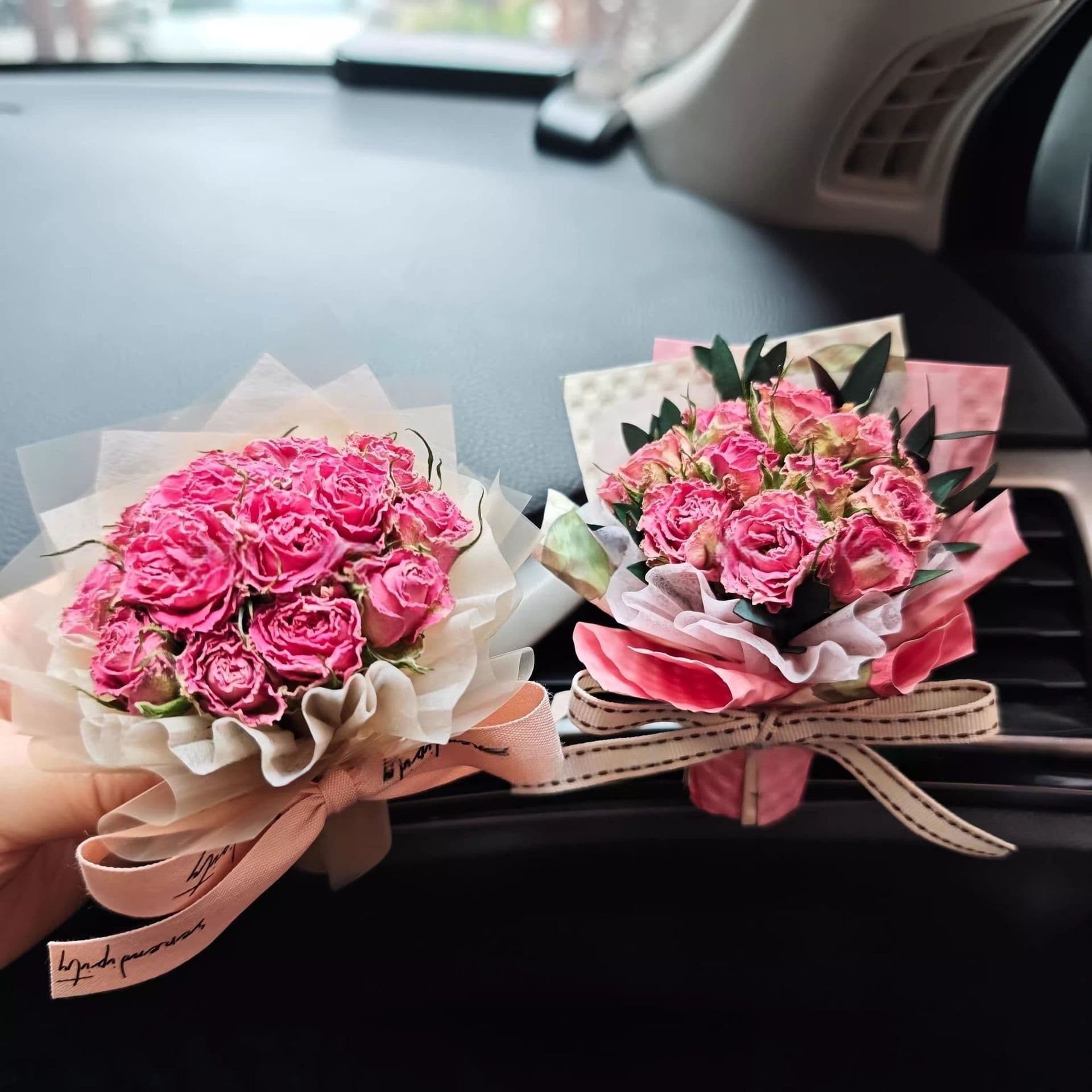 Mini Dried Flower Bouquet Aromatherapy Car Vent Clip Rose Dried Flower Creative Flower Decoration Ornament Finished Rose