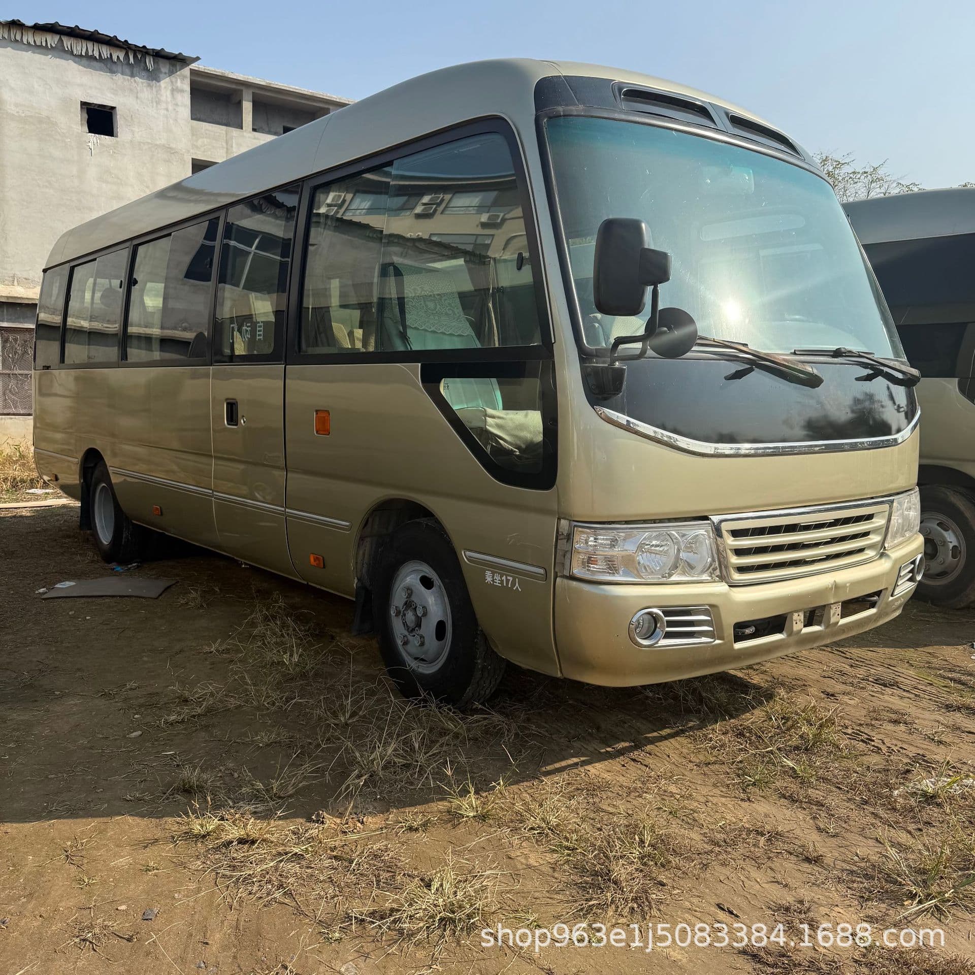 Export trade version Toyota Coaster 19-23 seater used luxury commuter bus Euro III emission minibus