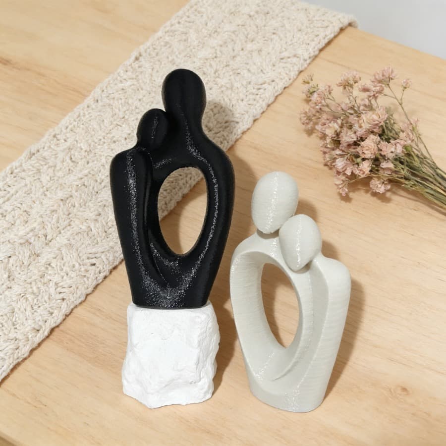 Two People in Love Statue, Couple Embracing Design Valentine's Day Ornament, Exquisite Home and Office Decoration