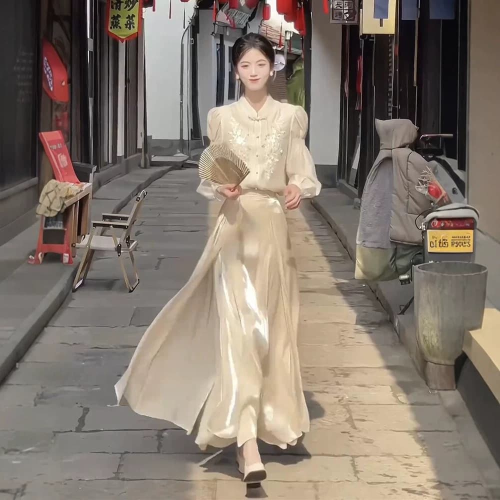 This year's trendy, beautiful, age-defying, stylish and elegant women's skirt with a high-end shimmering new Chinese-style design, niche fashion