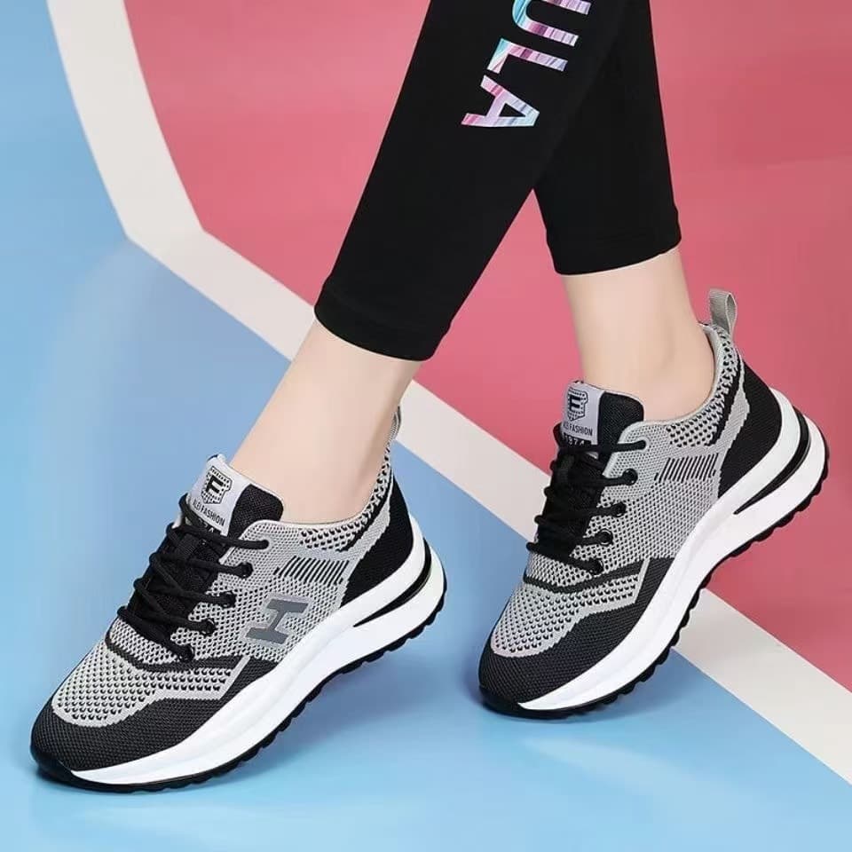 2025 New Spring/Summer Lightweight Breathable Athletic Shoes Women Korean Style Versatile Fashion Running Shoes Women Mesh Walking Shoes