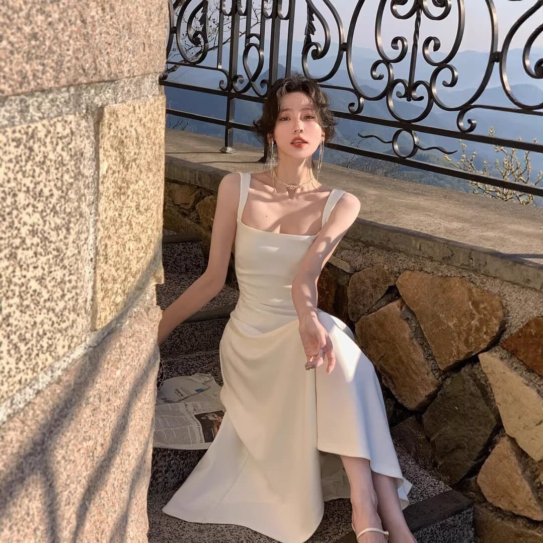 Summer fashion new 2026 new black and white long skirt women's skirt French waist slimming niche suspender skirt