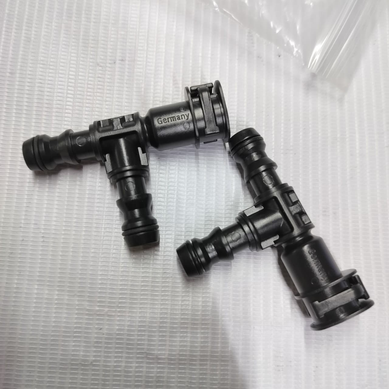 Suitable for Porsche Cayenne Panamera Maika 99762820700 Three-Way Water Pipe Spray Pipe Connector