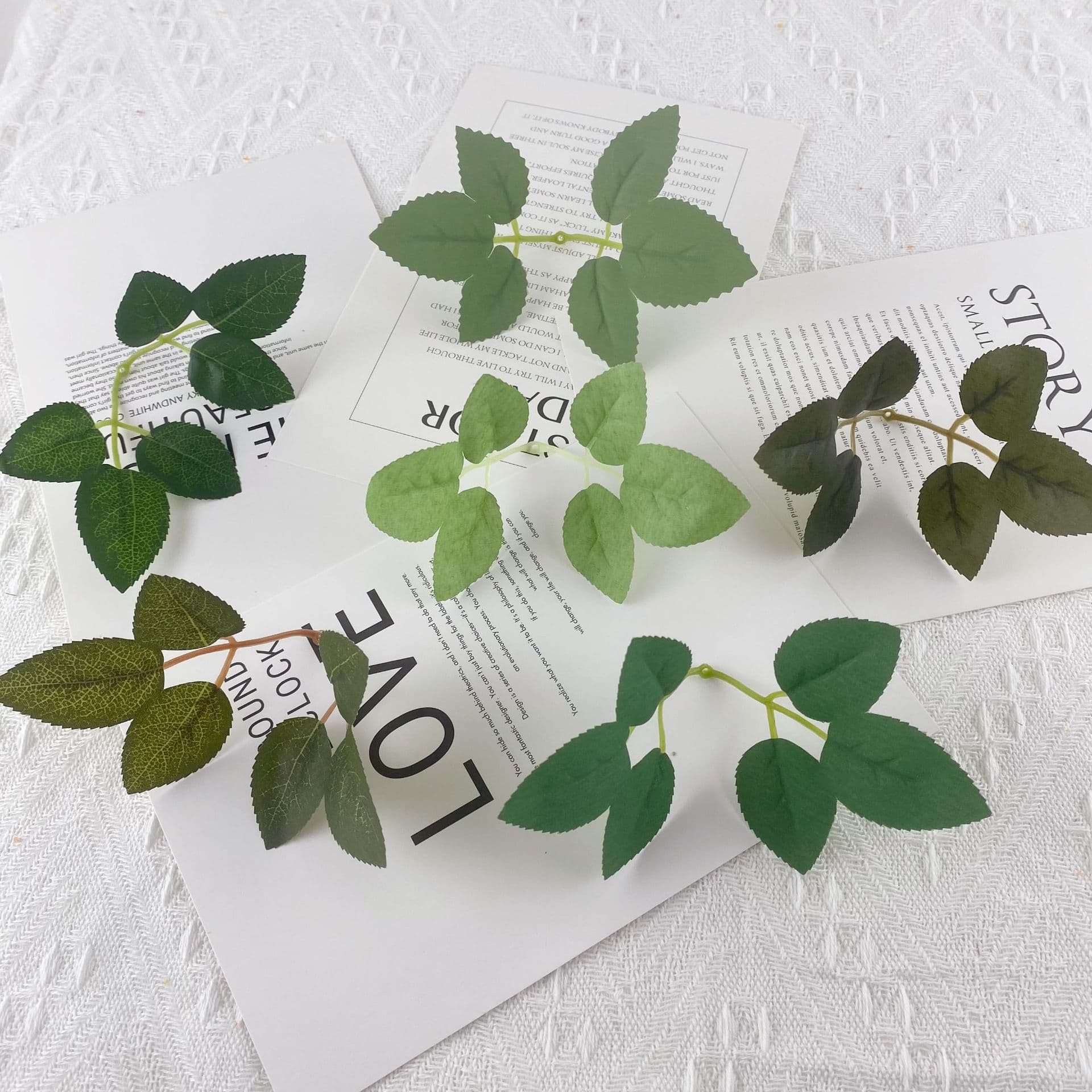 Factory direct artificial leaves, silk-printed rose connected six-leaf green plant accessories, bundles for wall decoration and display