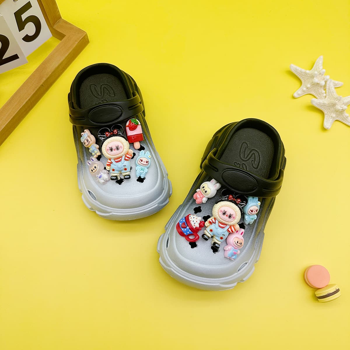 Versatile Unisex Parent-Child Slippers Summer New Mickey Labubu Hole Shoes Soft-Sole Anti-Slip Closed-Toe Sandals