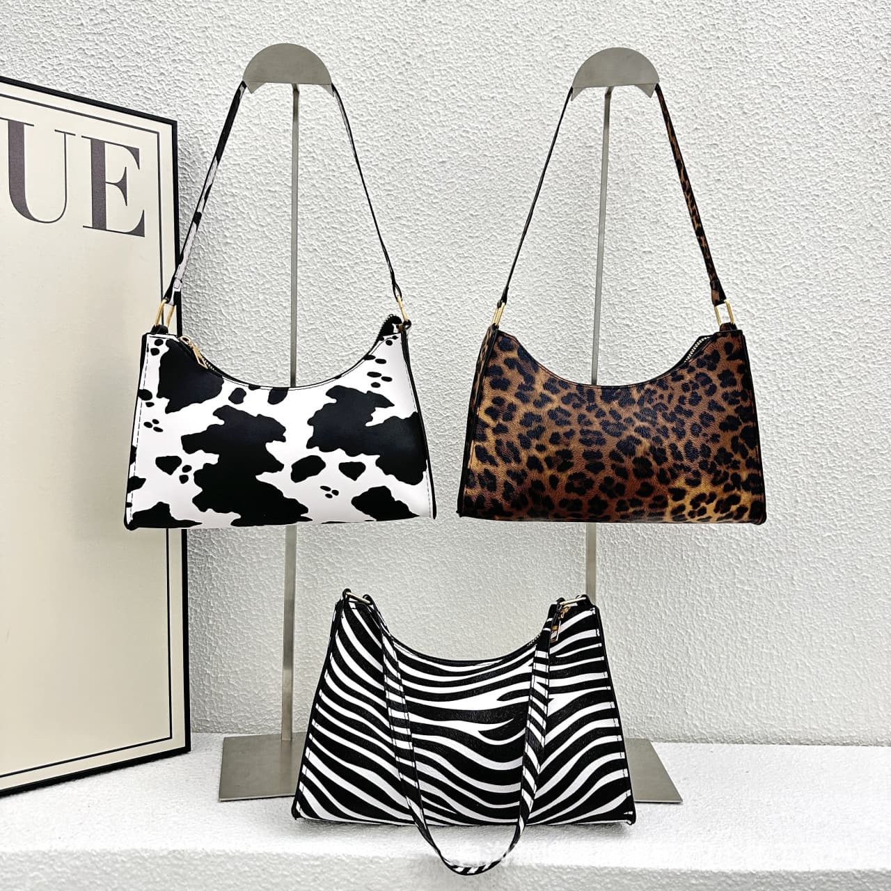 New Trendy Versatile Cow Print Single Shoulder Underarm Bag for Women Niche Fashion European and American Retro Leopard Print Baguette Bag