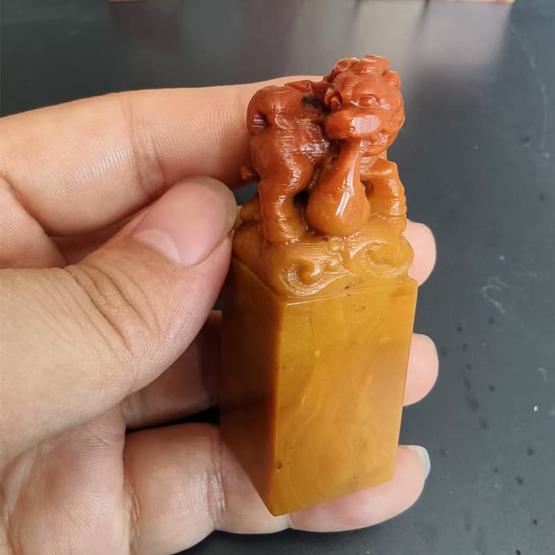 Shoushan Stone Laotian Stone carved knob head Kylin auspicious beast finished calligraphy and painting leisure seal cultural and creative seal engraving collection