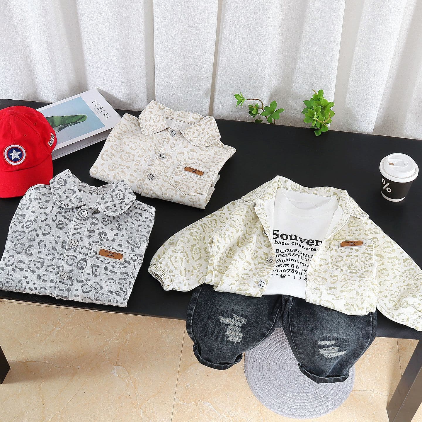 Children's suit 2026 new fashionable children's autumn casual leopard print fashionable baby cardigan three-piece set trendy