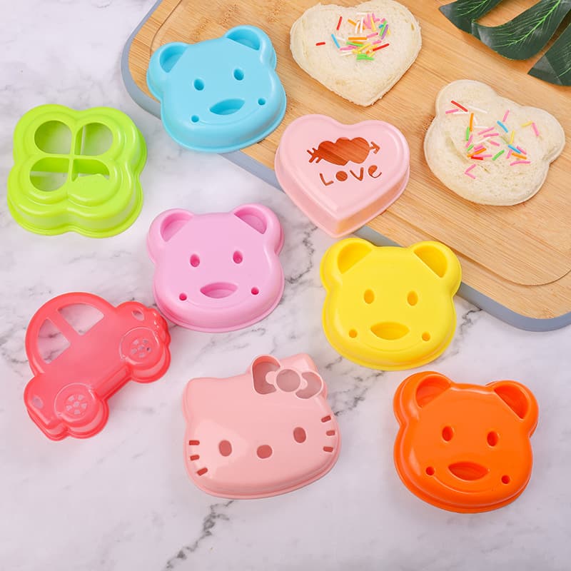 Baking Tools DIY Bread Cutting Puzzle Sandwich Mold Toast Cutting Bear Trolley Cat Lunch Mold