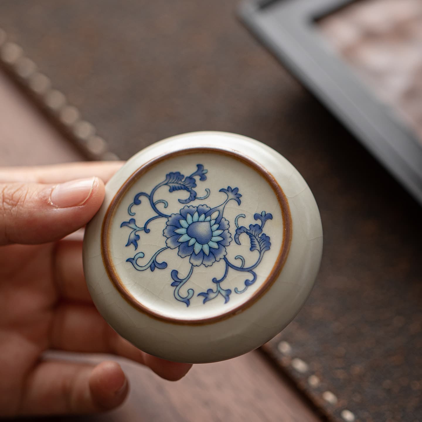 Blue and White Coaster Kung Fu Tea Set Accessories Interlocking Lotus Ceramic Tea Saucer Lid Rest Teapot Stand Cup Holder Home Decor Wholesale