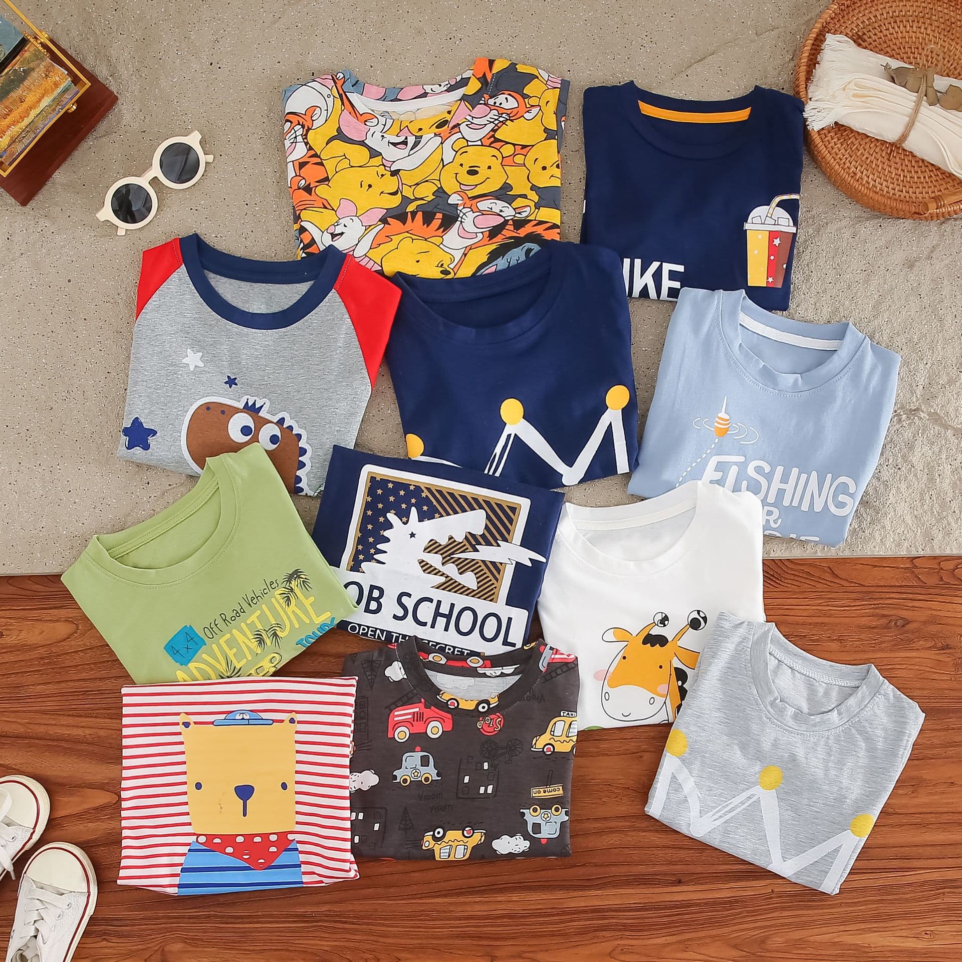 Boys' clothes, summer children's bottoming shirts, boys' tops, short-sleeved T-shirts with trendy half-sleeves for children and middle-aged children