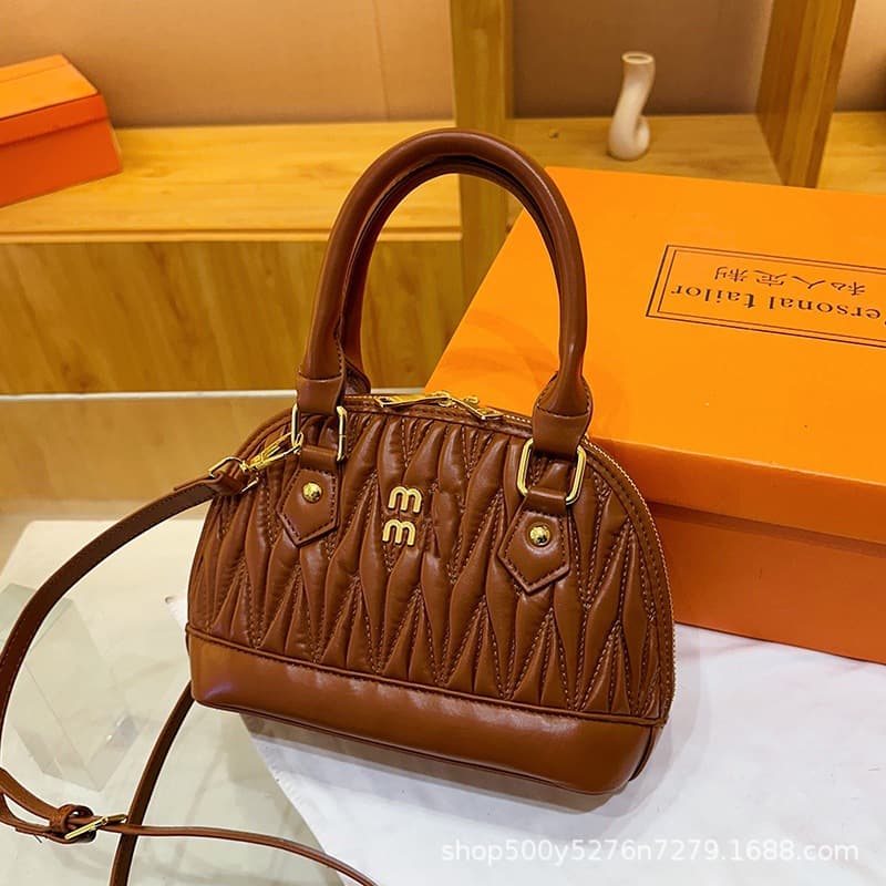 Fashion solid color casual versatile shoulder bag cross-border 2026 light luxury niche design crossbody handheld pleated bag