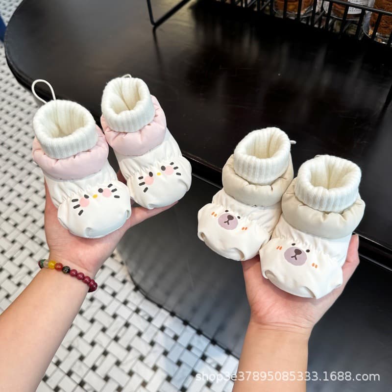 Autumn and Winter Fleece-Lined Warm Baby Cotton Shoes for 0-1 Year Olds, Cute Cartoon Soft-Soled Newborn Pre-Walking Shoes