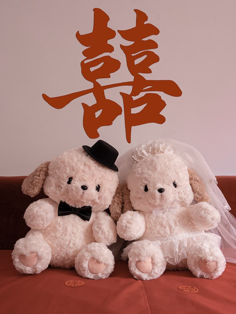 A pair of "Confused Queen" bed-pressing dolls, new wedding pillows, dolls for couples, wedding engagement gifts.