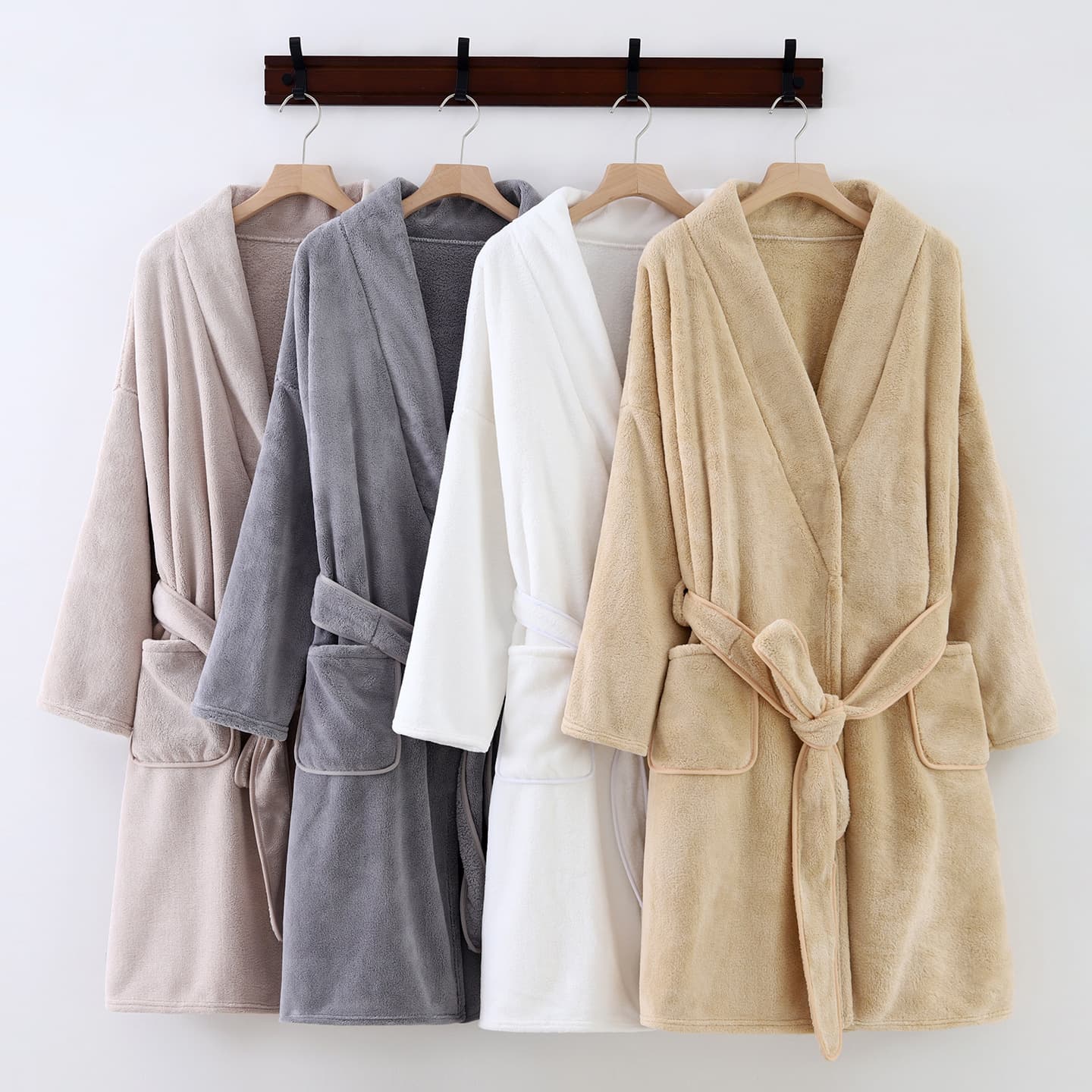 New Autumn and Winter Coral Velvet Thickened Bathrobe for Home Use for Men and Women, Soft and Absorbent Adult Nightgown