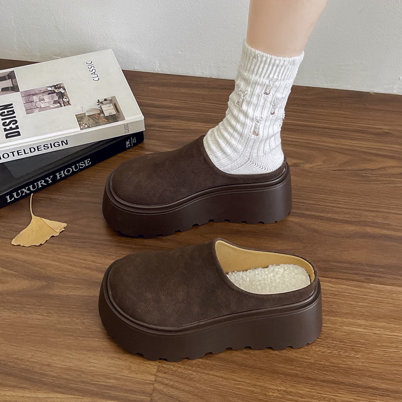 Soft Leather Versatile Closed-Toe Half Slippers for Women, Retro Matte Soft Leather Platform Thick Sole Height-Increasing Fur Slippers